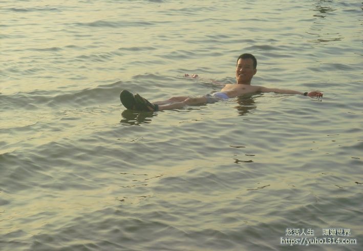 死海浮力大 輕鬆死海漂浮體驗