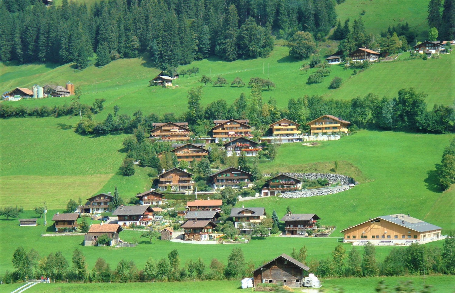 【瑞士冰河列車旅遊】❤️瑞士策馬特zermatt到聖莫里茲住宿 世界最美國家旅行(下)!! - 第43張圖 瑞士 最美的國度黃金列車風景 瑞士琉森 瑞士因特拉肯 瑞士 蘇黎世 瑞士火車通行證 瑞士旅遊季節 瑞士景觀列車 montreux