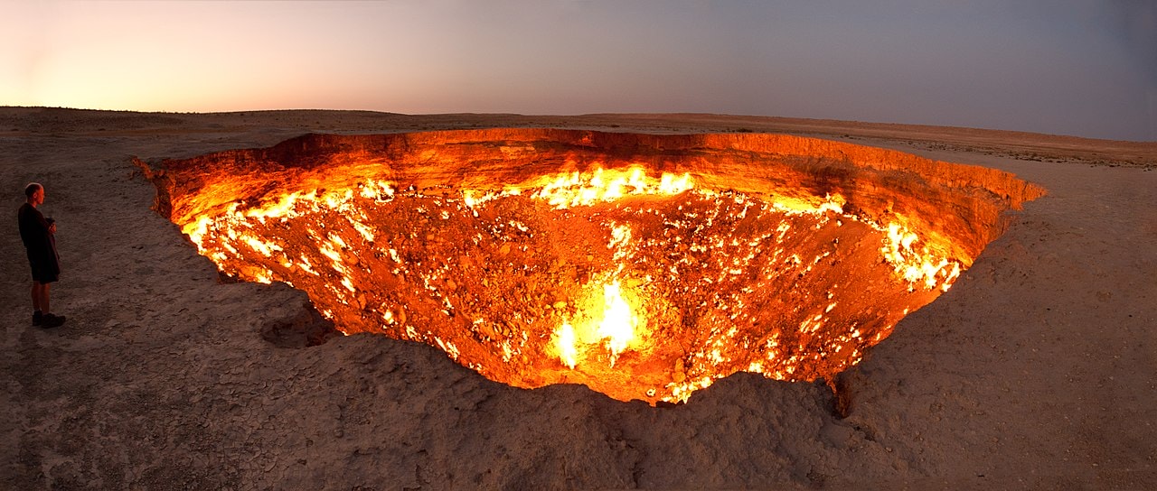世界奇特地球美景5. 地獄之門，土庫曼 (Darvaza Gas Crater，Turkmenistan