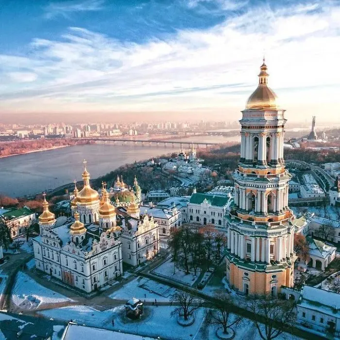 【烏克蘭景點】Ukraine烏克蘭旅遊觀光景點 5處令人驚豔的奇特與美麗景點! - 第5張圖 烏克蘭基輔景點二、 基輔 Kyiv - 聖索菲亞大教堂和佩喬爾斯克修道院