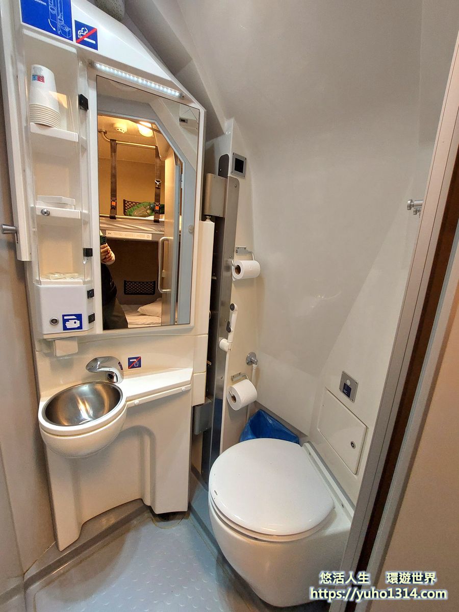 芬蘭國鐵VR夜鋪火車上層臥鋪車廂內部與衛浴設備