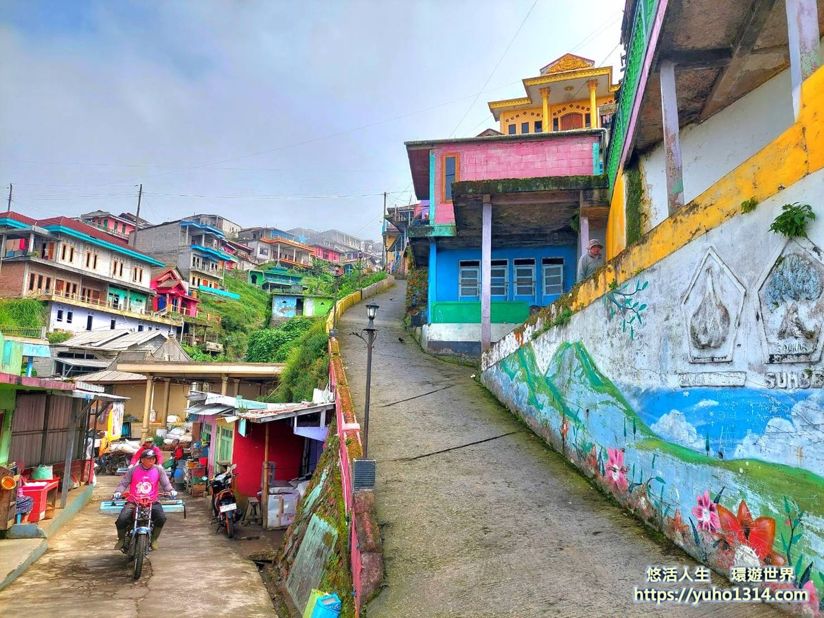 【印尼爪哇島秘境】印尼尼泊爾Nepal van Java:隱身松賓火山的絕美彩色山城交通自助攻略 - 第5張圖 印尼尼泊爾Nepal-van-Java巷弄陡峭