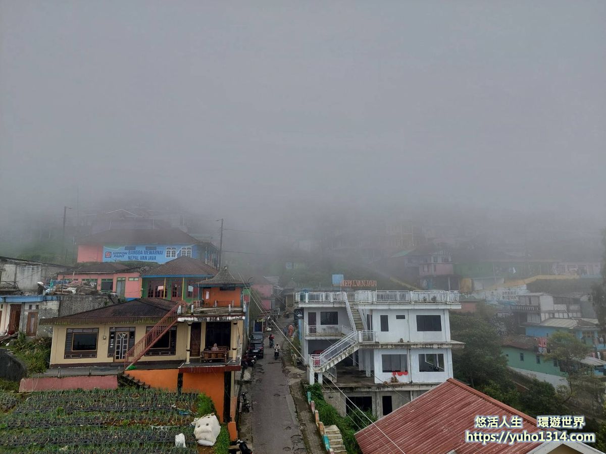 【印尼爪哇島秘境】印尼尼泊爾Nepal van Java:隱身松賓火山的絕美彩色山城交通自助攻略 - 第31張圖 Nepal-van-Java觀賞時間過後起霧